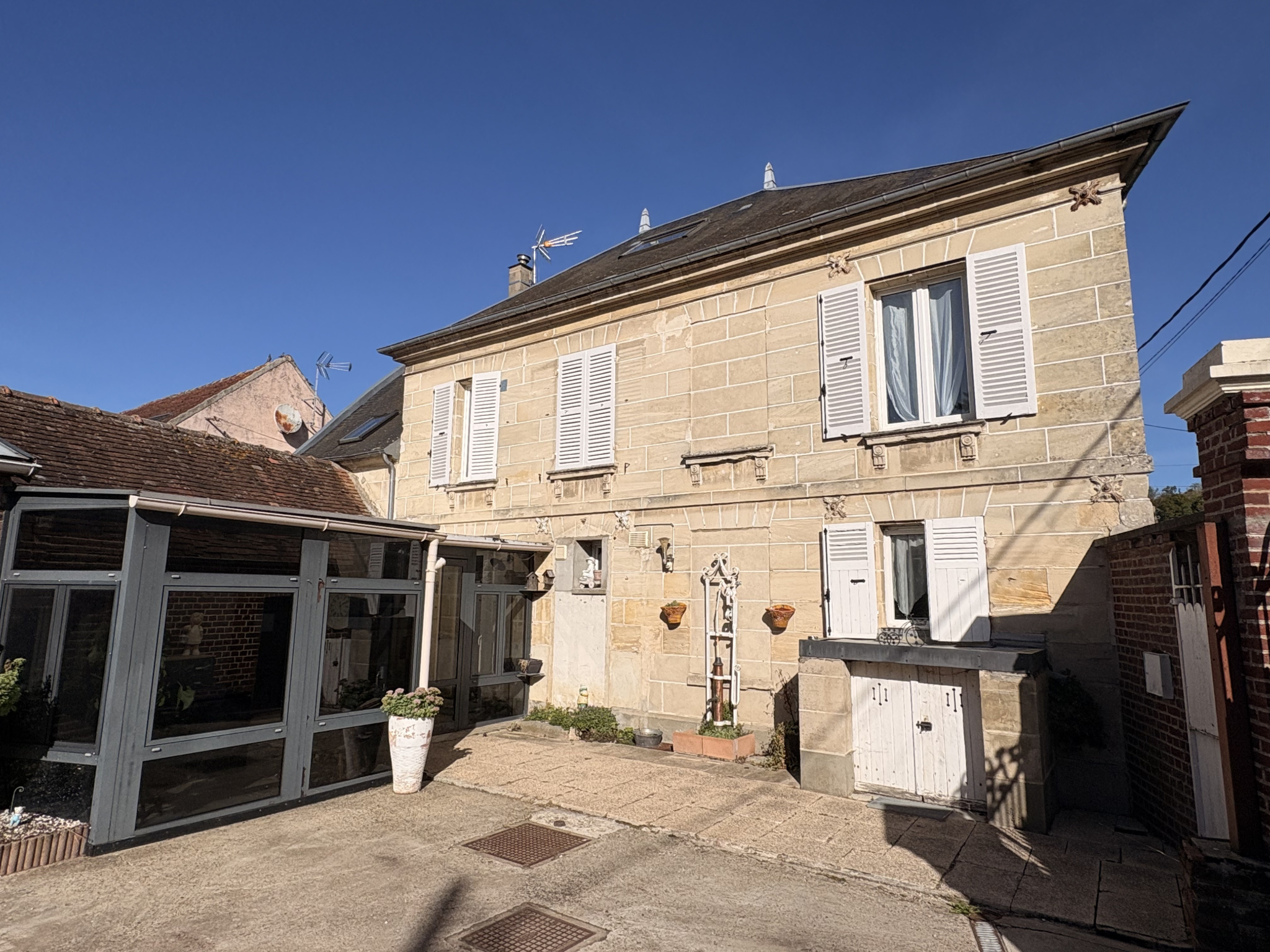 Maison bourgeoise avec dépendance !