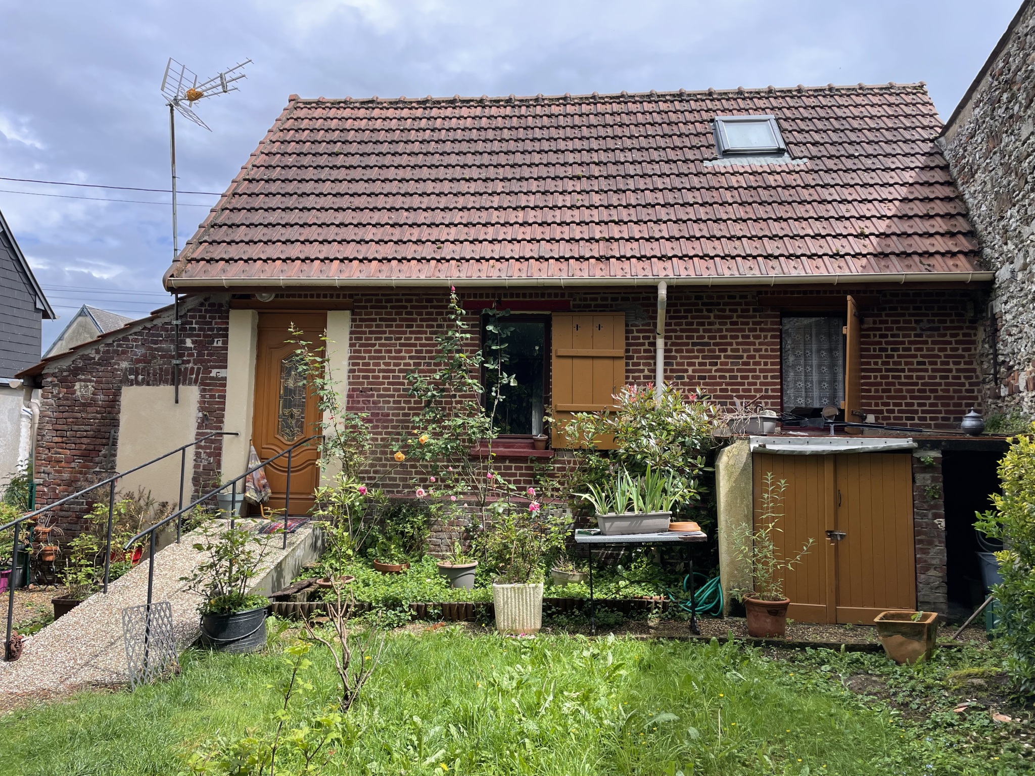 maison sur cave 1 chambre et 1 bureau