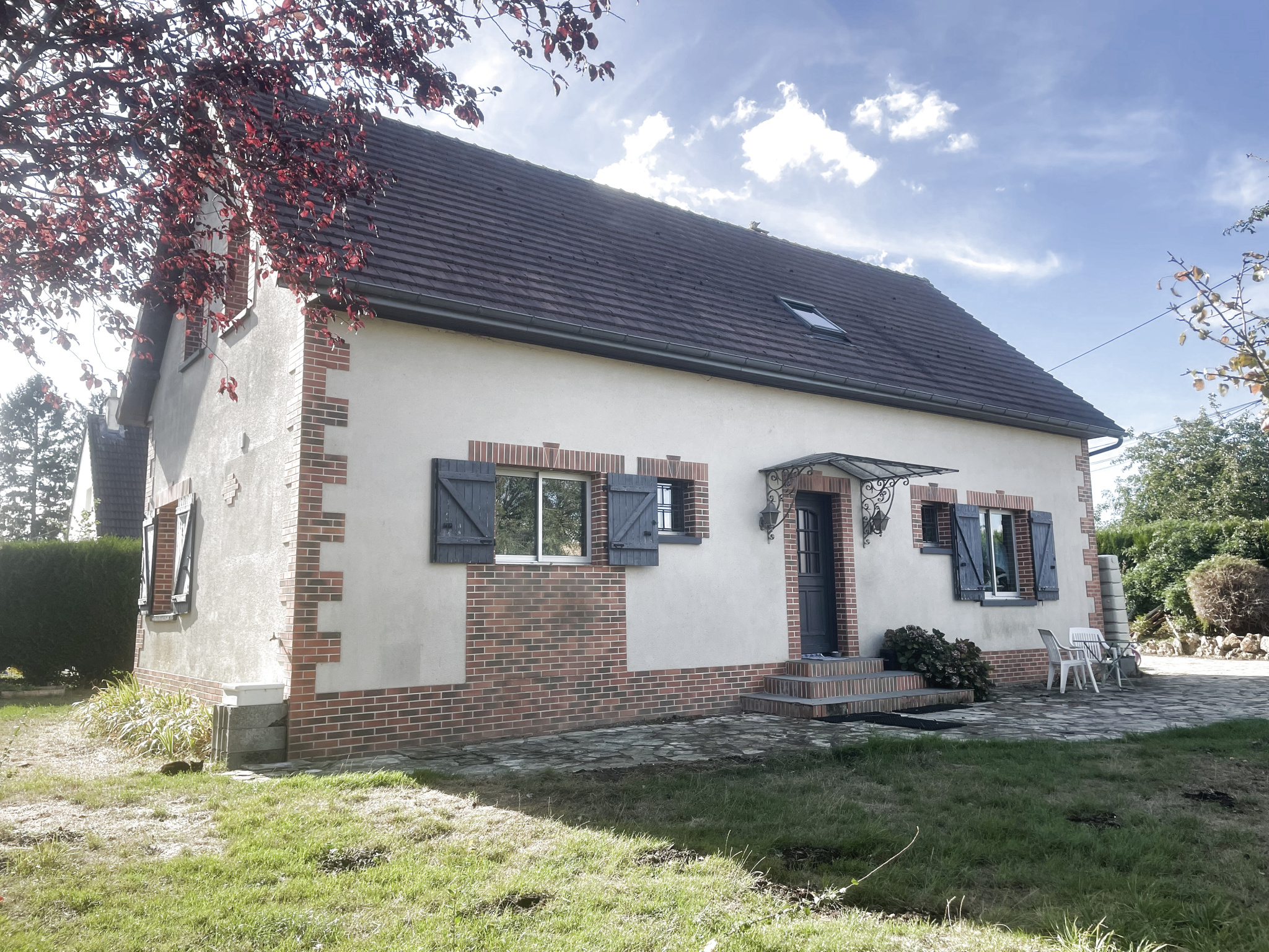 Une EXCLUSIVITÉ Capron Immobilier ! Maison 3 chambres avec grand terrain et dépendances