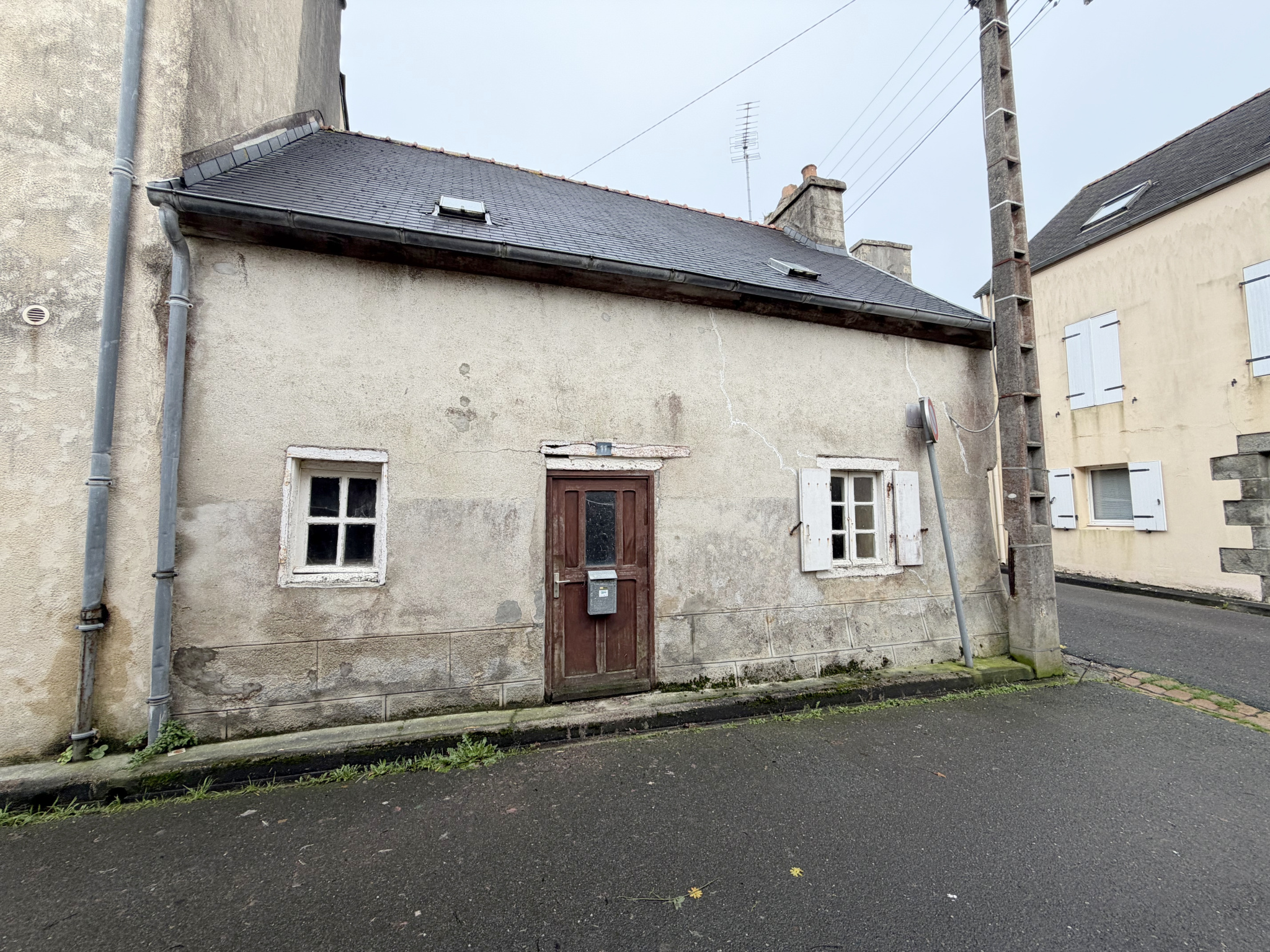 MAISON DE VILLE À RÉNOVER