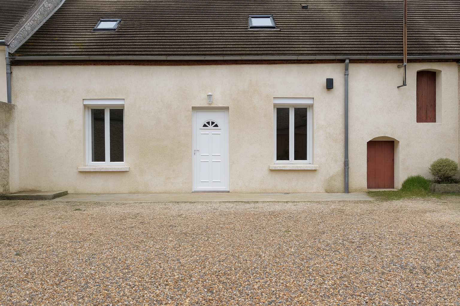 Maison familiale sans travaux avec jardin, garage et dépendances